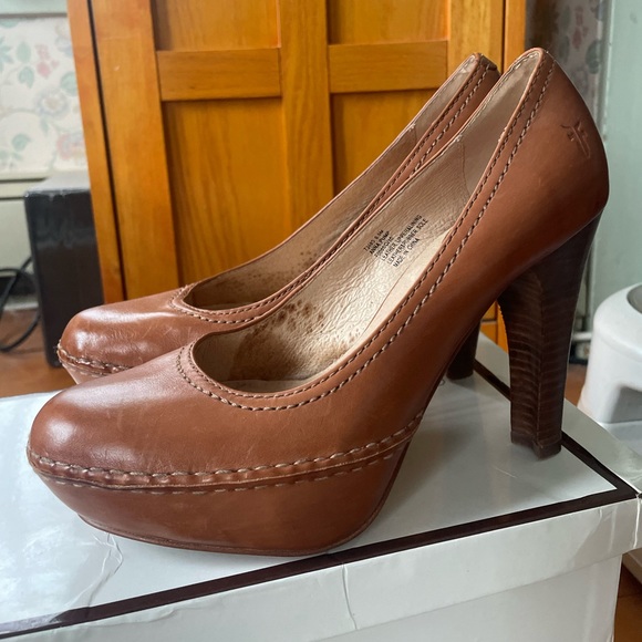 FRYE Anna Pumps / Size 6.5 - Picture 4 of 11